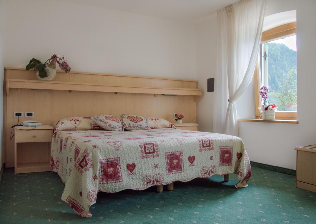 Hotel Garni Excelsior Ливиналлонго-дель-Коль-ди-Лана Номер фото